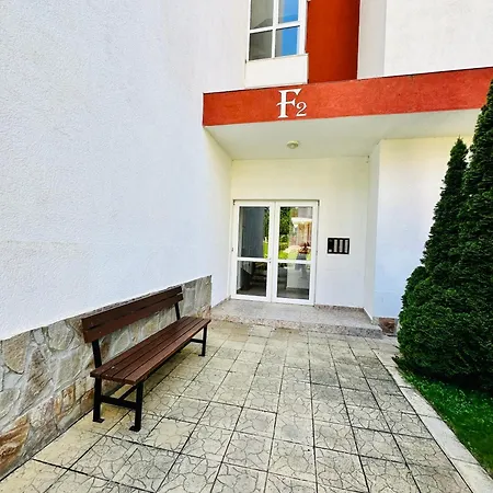 At Noks דירה *